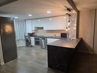 Muebles de cocina y encimera imitacion mármol