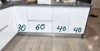 Muebles de cocina y encimera imitacion mármol