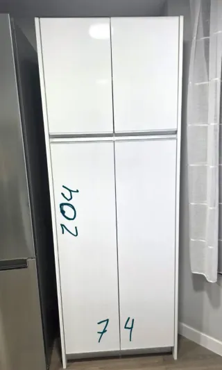 Muebles de cocina y encimera imitacion mármol