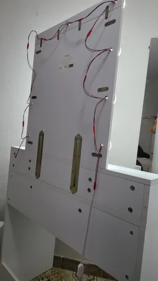 Tocador de maquillaje blanco