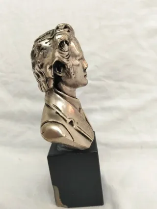 Figura antigua hecha a mano