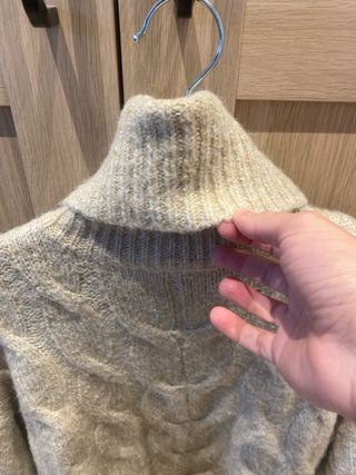 Jersey largo cuello alto beige