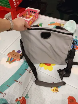 Trona de viaje con diseño de mono