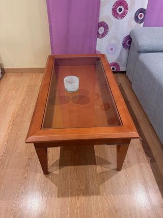Mesa de comedor de madera y cristal