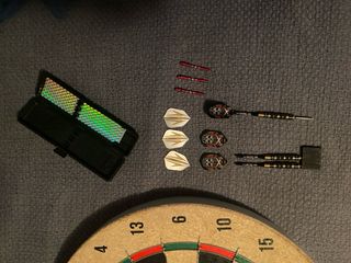 Diana de corcho con dardos