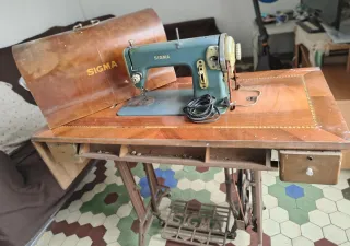 Máquina de coser Sigma antigua