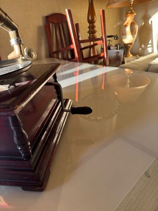 Gramófono antiguo His Master's Voice