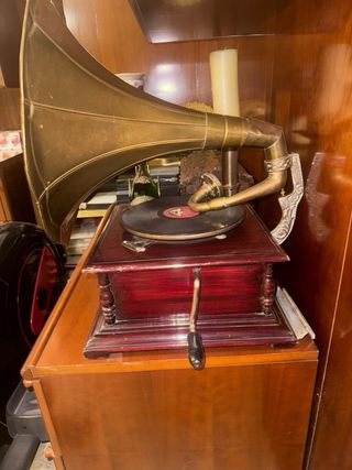 Gramófono antiguo His Master's Voice