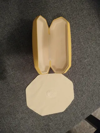 Funda Rígida Gafas Swarovski Amarilla.