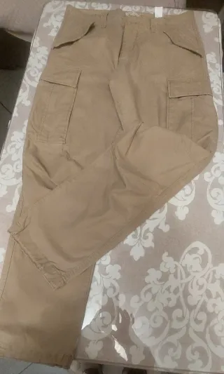 Pantalón cargo H&M caqui talla 32