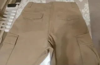 Pantalón cargo H&M caqui talla 32