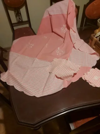 2 Set di tovaglie vintage con 6 tovaglioli, mai usate.