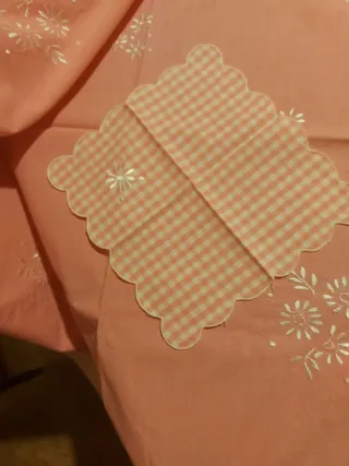 2 Set di tovaglie vintage con 6 tovaglioli, mai usate.