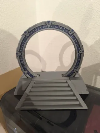 Replica Stargate con escaleras y dial giratorio