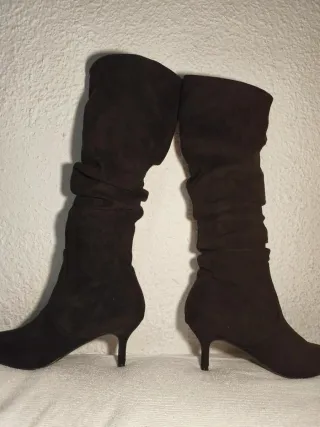 Botas altas negras tipo mosqueteras