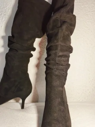 Botas altas negras tipo mosqueteras