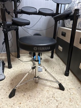 Batería Electrónica Yamaha DTX432K + Taburete