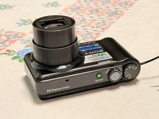 Sony Cyber-shot H55 Cámara Digital 14.1MP Zoom 10x