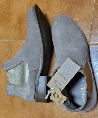 Botines Carmela Piel Beige y Dorado Talla 41