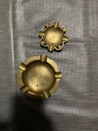 Pareja de ceniceros de bronce