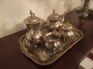 Bandeja con juego de té/café