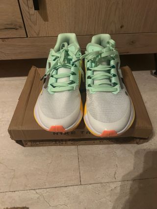 Nike ZoomX Ultrafly Trail 42 sin estrenar