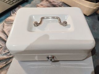 Caja Fuerte Metálica Blanca con Cerradura