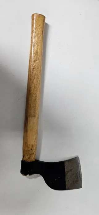 Hacha corta de mano
