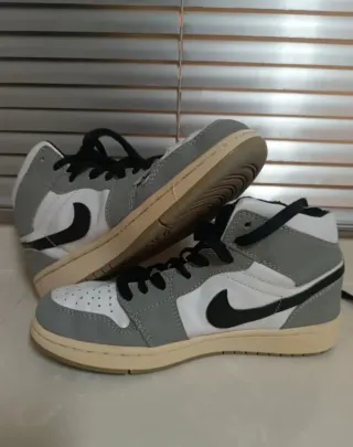 Zapatillas Jordan Air 1 Mid Gris Blanco