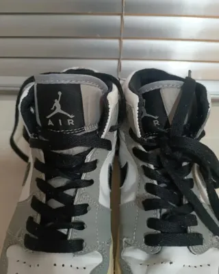 Zapatillas Jordan Air 1 Mid Gris Blanco