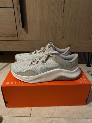 Nike Legend Essential 3 NN Talla 41 Nuevas