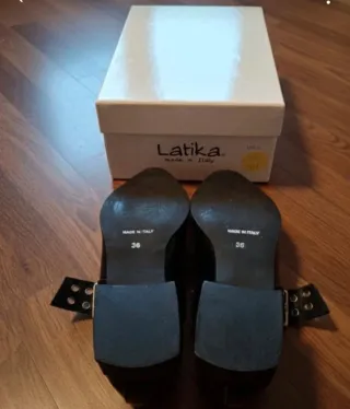 Scarpe Ballerine Nere Latika con fibbie