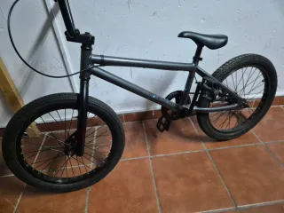Bicicleta BMX Negra algo negociable precio algo ne