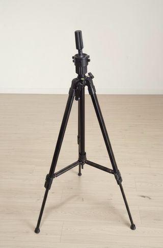 Trípode negro para cámara