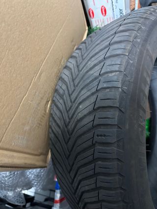 Un Neumático Michelin Crossclimate 2 225/55/17 97Y