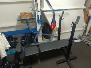 Banco y rack para gimnasio