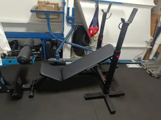 Banco y rack para gimnasio