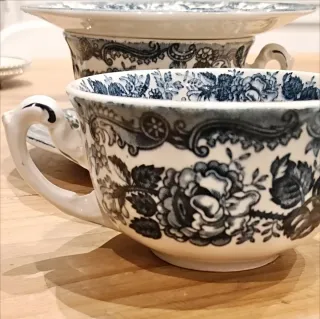 2 Tazas de té antiguas con platillo, La Cartuja