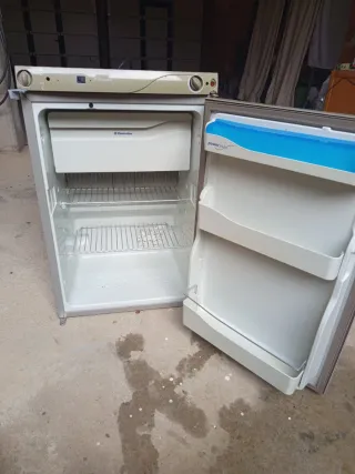 Nevera trivalente Electrolux