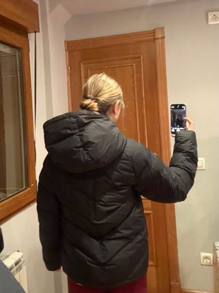 Abrigo acolchado Nike con capucha