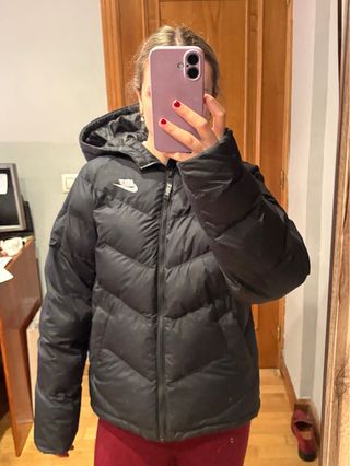 Abrigo acolchado Nike con capucha