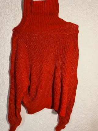 Jersey rojo cuello alto brillante