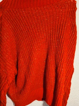 Jersey rojo cuello alto brillante