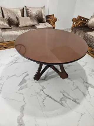 Mesa de comedor redonda madera oscura