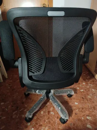 Silla de oficina ergonómica negra