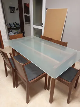 Mesa de comedor cristal y madera y 6 sillas