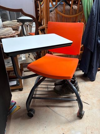 Mesa y Silla con Ruedas