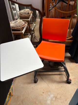 Mesa y Silla con Ruedas