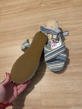Sandalias cuña Primark azul y blanco T38