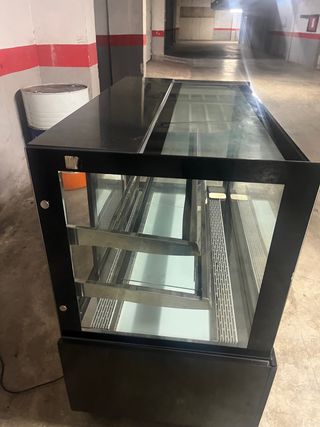 Vetrina refrigerata espositiva